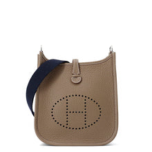 将图像加载到图库查看器中，HERMES Evelyne Long Etoupe/Blue Indigo Taurillon Clemence Size TPM
