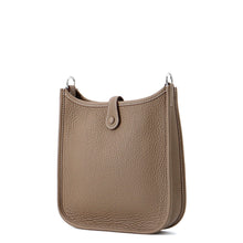 将图像加载到图库查看器中，HERMES Evelyne Long Etoupe/Blue Indigo Taurillon Clemence Size TPM
