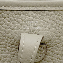 将图像加载到图库查看器中，HERMES Evelyne Short Sage Taurillon Clemence Size TPM
