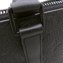 Load image into Gallery viewer, LOUIS VUITTON Sac Plat NoirM21884 Monogram Taurillon Leather
