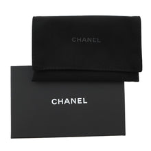 Load image into Gallery viewer, CHANEL CC Logo Card Case 24/25 Year Métiers d&#39;Art Collection WhiteAP4706 Caviar Leather
