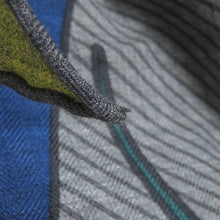 Load image into Gallery viewer, HERMES Triangle Jean &quot;Whip and Chemise&quot; Gris Chine /Vert/ Multicolor Cashmere70% Silk30%
