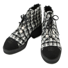 将图像加载到图库查看器中，CHANEL short boots Black/WhiteG33823 Tweed Faux Pearl Size 38
