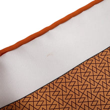 将图像加载到图库查看器中，HERMES Carre CA DECOIFFE Sa Decowaf Size 90 White/Gris/Orange Silk100%
