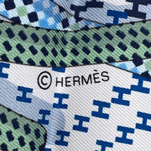Load image into Gallery viewer, HERMES Carre Phantom Horse Size 70 White/Marine/Orange Silk100%
