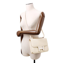Load image into Gallery viewer, HERMES Constance 3 Craie Epsom Size 24
