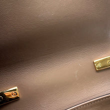 将图像加载到图库查看器中，Chloe Chloe C Shoulder Bag Khaki Embossed Leather

