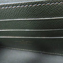 Load image into Gallery viewer, LOUIS VUITTON Multiie Pochette GreenM80091 Monogram
