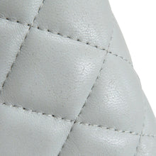将图像加载到图库查看器中，CHANEL Matelasse phone case Light Blue Lambskin
