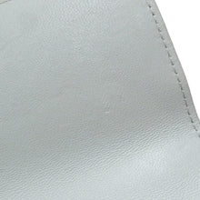 将图像加载到图库查看器中，CHANEL Matelasse phone case Light Blue Lambskin
