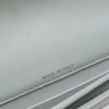 将图像加载到图库查看器中，CHANEL Matelasse phone case Light Blue Lambskin
