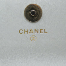 将图像加载到图库查看器中，CHANEL Matelasse phone case Light Blue Lambskin
