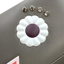 将图像加载到图库查看器中，FENDI Bugs Eye Robot Chain Wallet Gray8M0365 Leather
