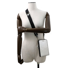 将图像加载到图库查看器中，PRADA Smartphone case Silver2ZT058 BrushedLeather
