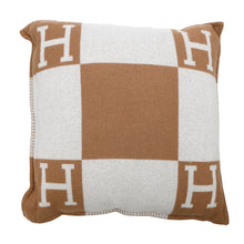 将图像加载到图库查看器中，HERMES Avalon Cushion Ecru / Camel Wool 90% Cashmere10% Size GM
