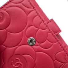 将图像加载到图库查看器中，CHANEL Camellia W Hook Wallet Wallet Pink/PurpleA47422 Lambskin
