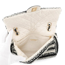 将图像加载到图库查看器中，CHANEL Matelasse WChainShoulder Bag White/Black Tweed Leather Size 25
