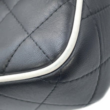 将图像加载到图库查看器中，CHANEL Matelasse ChainClutch Bag Black/WhiteAP4516 Lambskin
