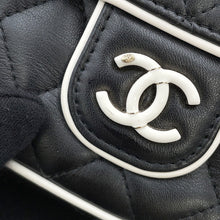 将图像加载到图库查看器中，CHANEL Matelasse ChainClutch Bag Black/WhiteAP4516 Lambskin
