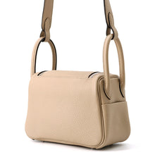 将图像加载到图库查看器中，HERMES Lindy Trench/Etoupe Taurillon Clemence Size Mini
