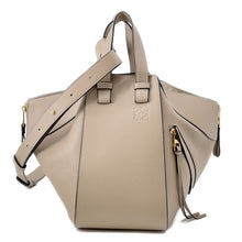 将图像加载到图库查看器中，LOEWE hammock Beige387.30.S35 Calf Leather Size Small

