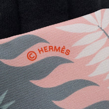将图像加载到图库查看器中，HERMES Twilly Orpheus&#39;s Charm Griassier/Rose Poudre/Violet Silk100%
