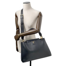 Load image into Gallery viewer, LOUIS VUITTON Capucines Souple BlackM24607 SmoothTaurillon Leather Size GM
