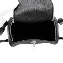 将图像加载到图库查看器中，HERMES Lindy Black Taurillon Clemence Size Mini
