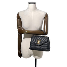 将图像加载到图库查看器中，LOUIS VUITTON Hold Me NoirM21720 Leather
