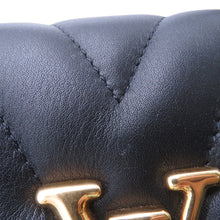 将图像加载到图库查看器中，LOUIS VUITTON Hold Me NoirM21720 Leather
