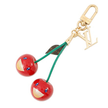 将图像加载到图库查看器中，LOUIS VUITTON LV × TM Bag Charm・Cherry Red/GreenM02476 Plexiglass Monogram Leather
