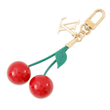 将图像加载到图库查看器中，LOUIS VUITTON LV × TM Bag Charm・Cherry Red/GreenM02476 Plexiglass Monogram Leather
