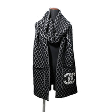 将图像加载到图库查看器中，CHANEL CC Logo Matelasse 19V Scarf Black/White Cashmere96% Polyester4%
