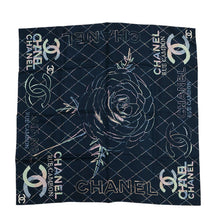 将图像加载到图库查看器中，CHANEL Reversible CC Logo/CHANEL Logo/Camellia Large Scarf Size Approximately35.4&quot; Black/Navy/Multicolor Silk100%
