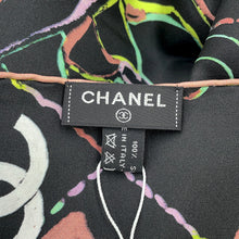 将图像加载到图库查看器中，CHANEL Reversible CC Logo/CHANEL Logo/Camellia Large Scarf Size Approximately35.4&quot; Black/Navy/Multicolor Silk100%

