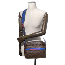 Load image into Gallery viewer, LOUIS VUITTON Messenger BrownM43843 Monogram Size PM
