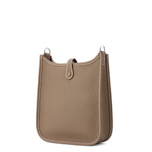 将图像加载到图库查看器中，HERMES Evelyne Amazon Long Etoupe/Blue Indigo Taurillon Clemence Size TPM
