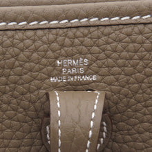 将图像加载到图库查看器中，HERMES Evelyne Amazon Long Etoupe/Blue Indigo Taurillon Clemence Size TPM

