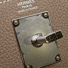 将图像加载到图库查看器中，HERMES Akkad Etoupe Togo Leather Size PM
