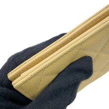 将图像加载到图库查看器中，CHANEL Matelasse Bifold Wallet Compact Wallet Yellow/PurpleAP3519 Caviar Leather
