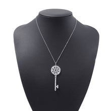 将图像加载到图库查看器中，TIFFANY&amp;Co. Petal Key PendantGRP02521 Pt950
