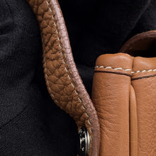 将图像加载到图库查看器中，HERMES Christine Cognac Taurillon Clemence
