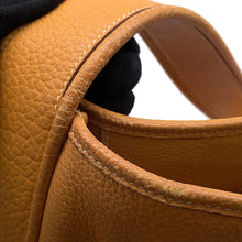 将图像加载到图库查看器中，HERMES Manille de Shoulder Natural Ardennes Leather
