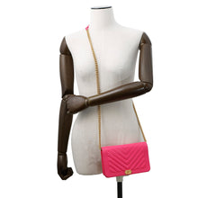 将图像加载到图库查看器中，CHANEL ★Boy&#39;s Chanel Chevron Chain Wallet PinkAP1117 Caviar Leather
