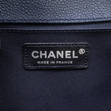 将图像加载到图库查看器中，CHANEL Boy Chanel ChainShoulder Bag NavyA67086 Caviar Leather Size 25
