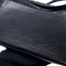 将图像加载到图库查看器中，Givenchy Shoulder Bag Black Leather
