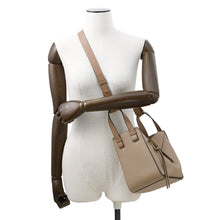 将图像加载到图库查看器中，LOEWE hammock compact BeigeA538H13X07 Leather
