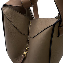 将图像加载到图库查看器中，LOEWE hammock compact BeigeA538H13X07 Leather
