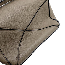 将图像加载到图库查看器中，LOEWE Puzzle Bag 2wayBag Greige Leather Size Mini
