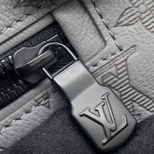 Load image into Gallery viewer, LOUIS VUITTON Discovery・Bumbag GrayM46108 Monogram Shadow Size PM
